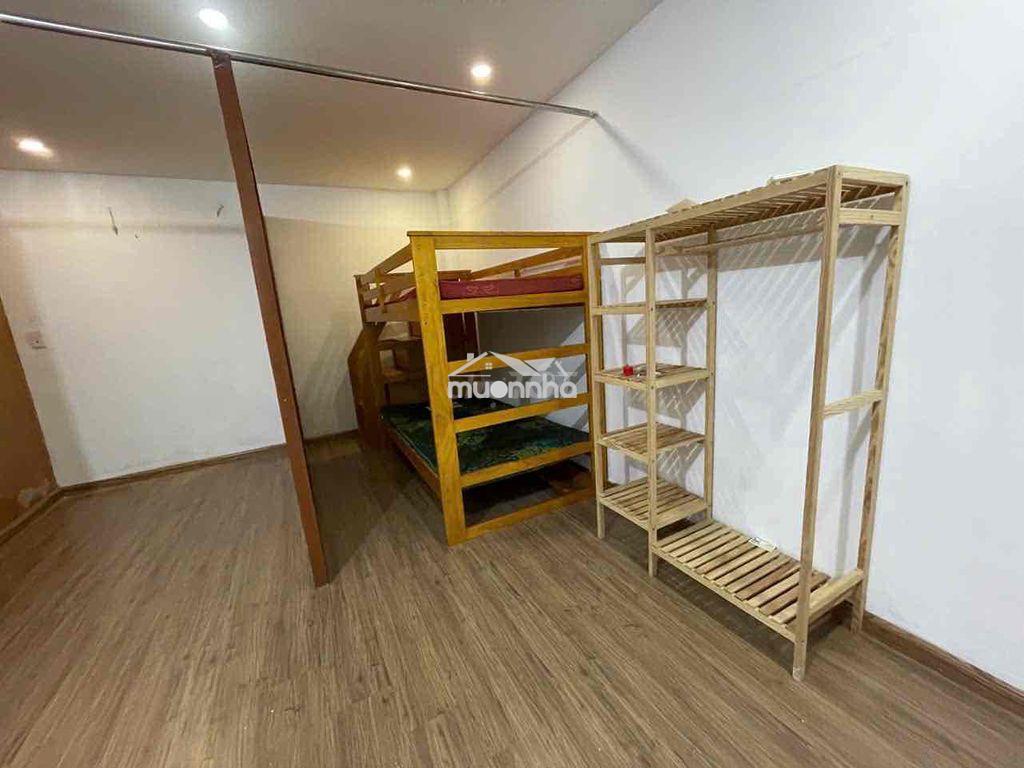 Bán nhà hẻm nhỏ có sân chung, phù hợp gia đình nhỏ. - 2
