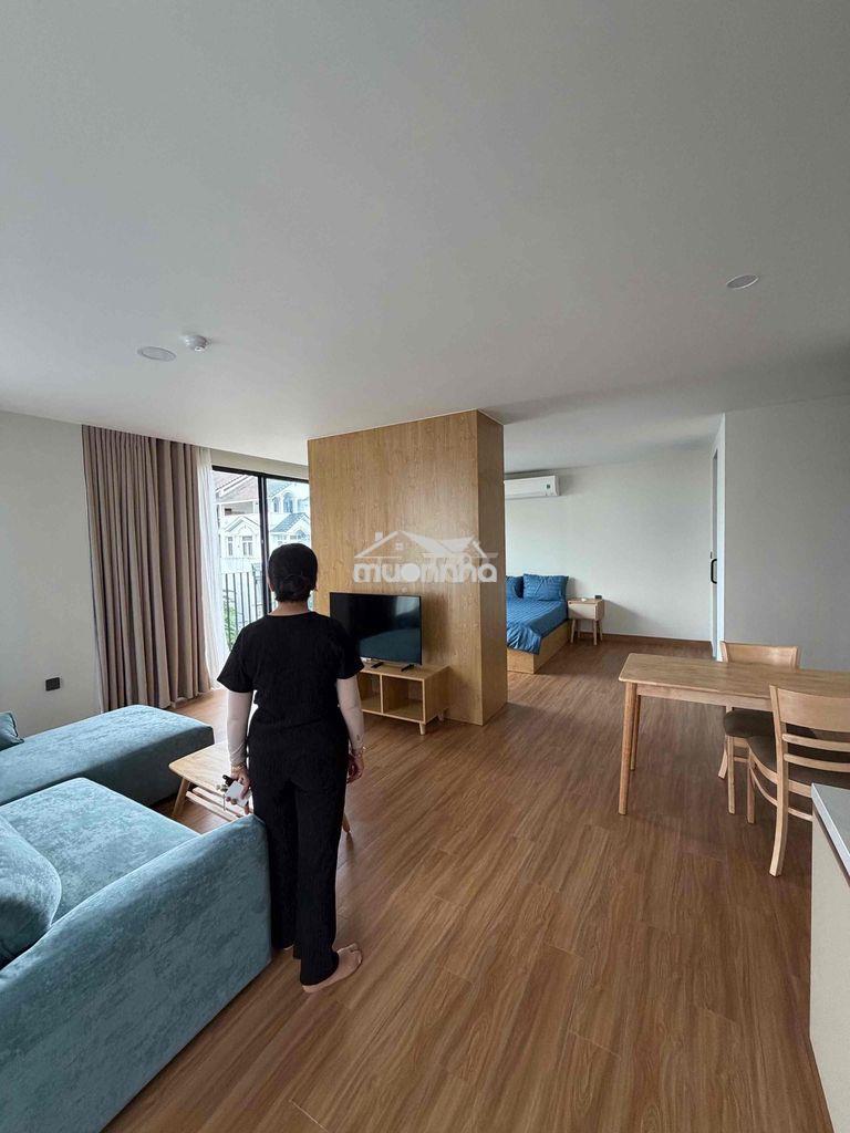 Căn hộ rộng 50m2 ban công to trãi dài ở phố phan đăng lưu gần hoang sa - 2