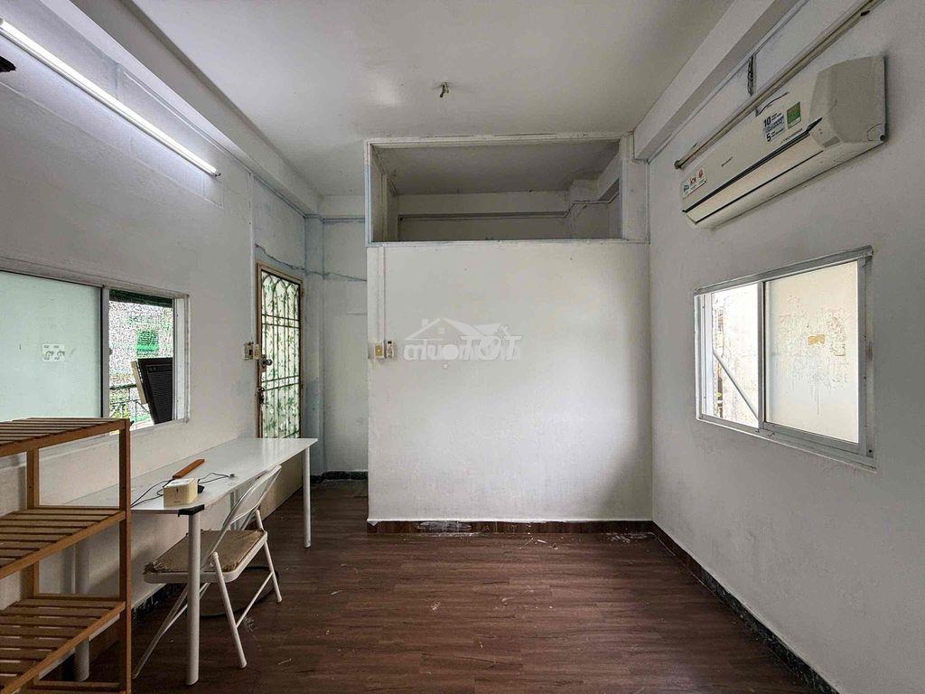 Cho thuê studio cửa sổ ban công ngay chợ bàn cờ quận 3 nội thất cơ bản - 2