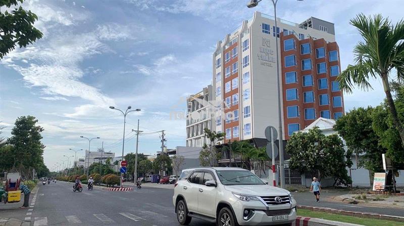 Hot hot quá rẻ khách ơi, nền mt tôn đức thắng 262m2 siêu hiếm giá rẻ