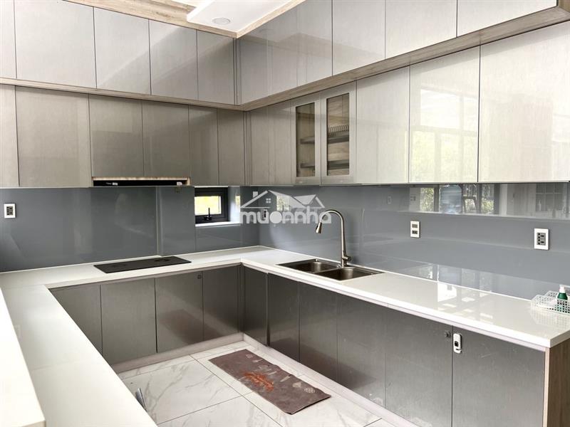 🛑Khui thùng biệt thự vườn 212m2 với 4pn, đông nam, thang máy, mới tinh