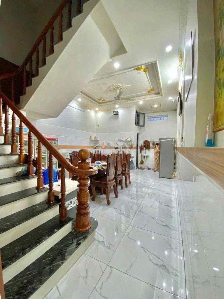 Nhà 2 lầu 4pn có nội thất kdc quân báo - 3