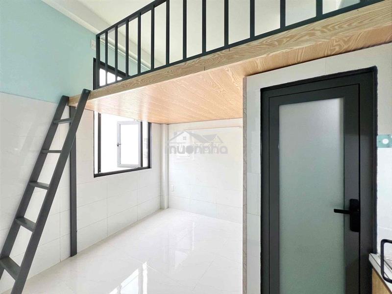 Phòng gác gần đại học văn lang có cửa sổ trời giá sinh viên