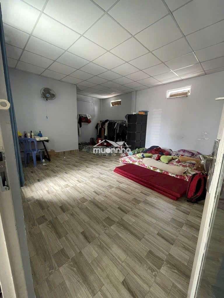 Phòng cho thuê trên lầu 1 có máy lạnh tủ lạnh - 2