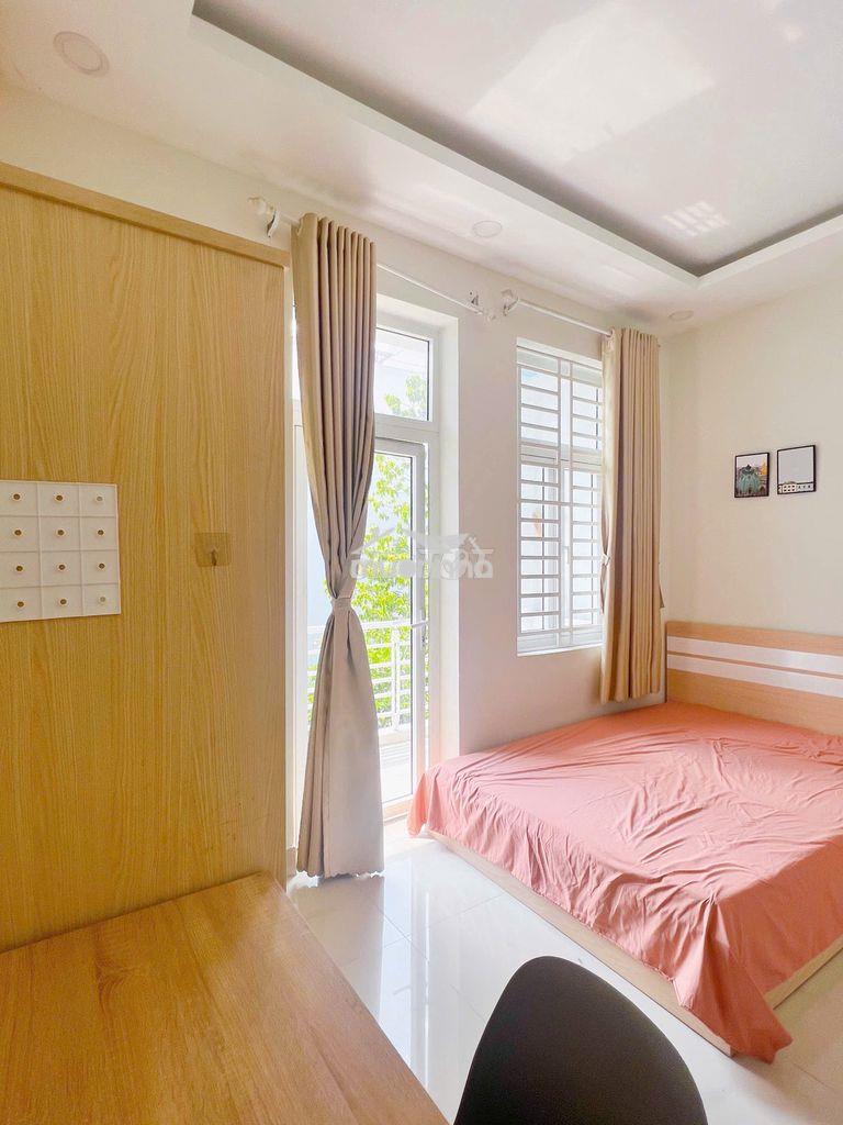 Phòng chdv - sân bay tsn - cửa sổ lớn - ban công riêng
