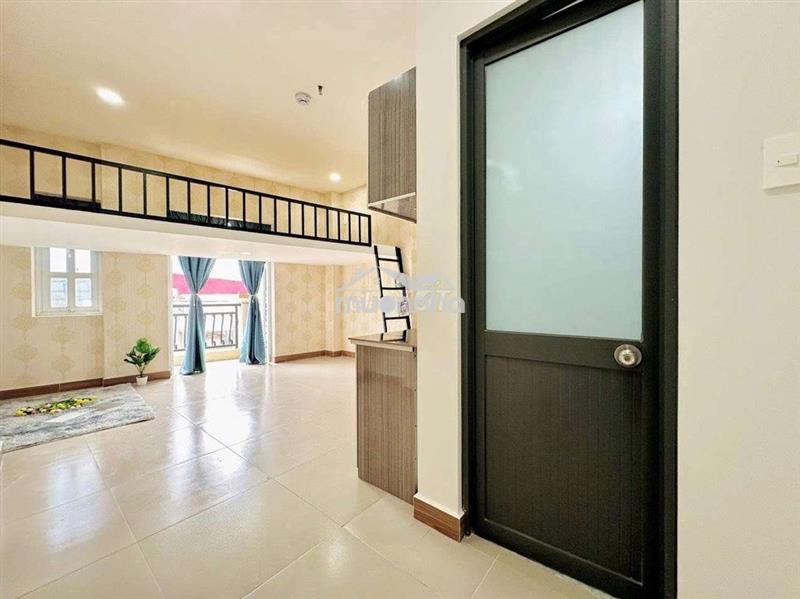 Cho thuê phòng duplex gác cao – ban công thoáng- ngay trung tâm quận 5