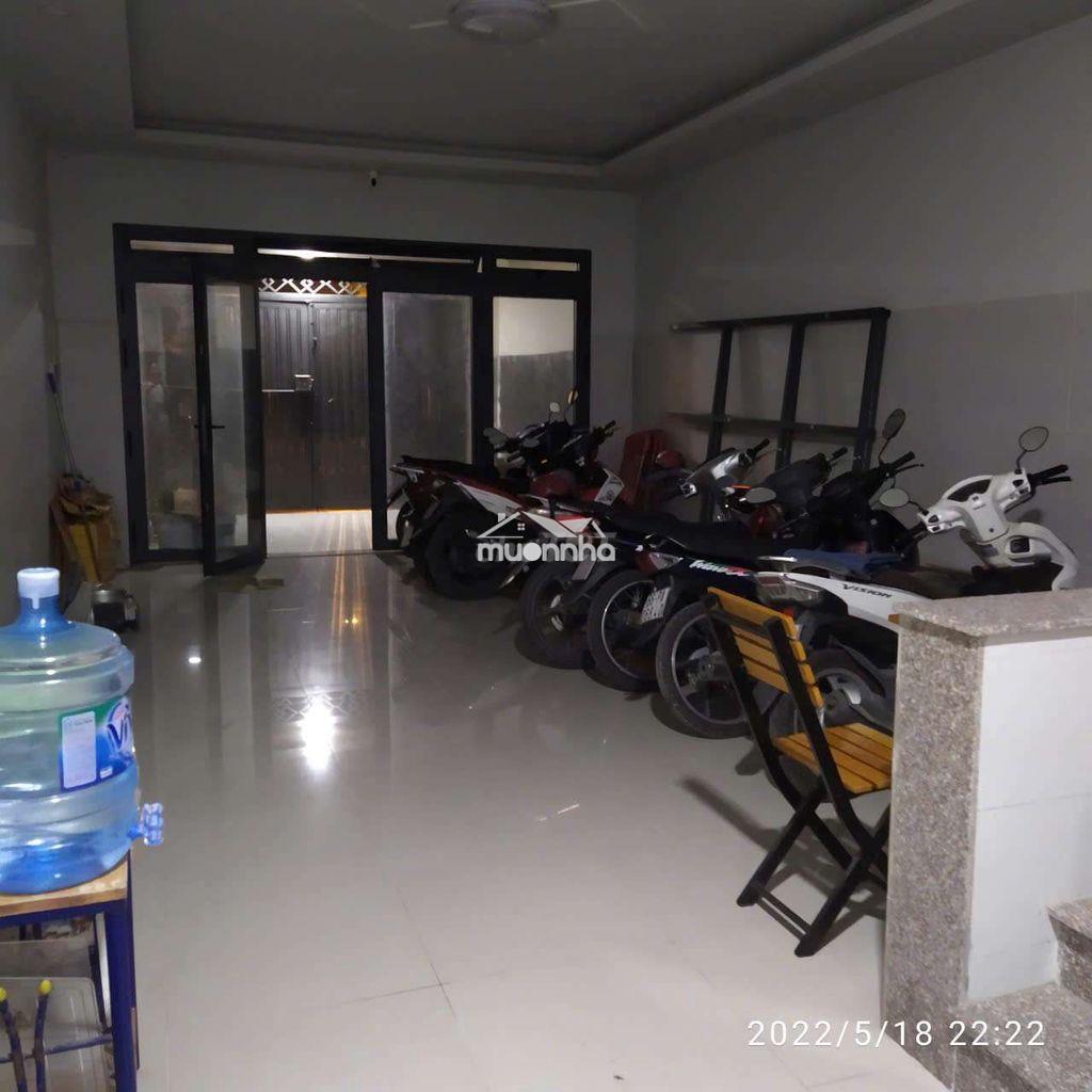 Phòng đẹp thoáng mát 
có cửa sổ, máy lạnh daikin, p7, q8 - 3