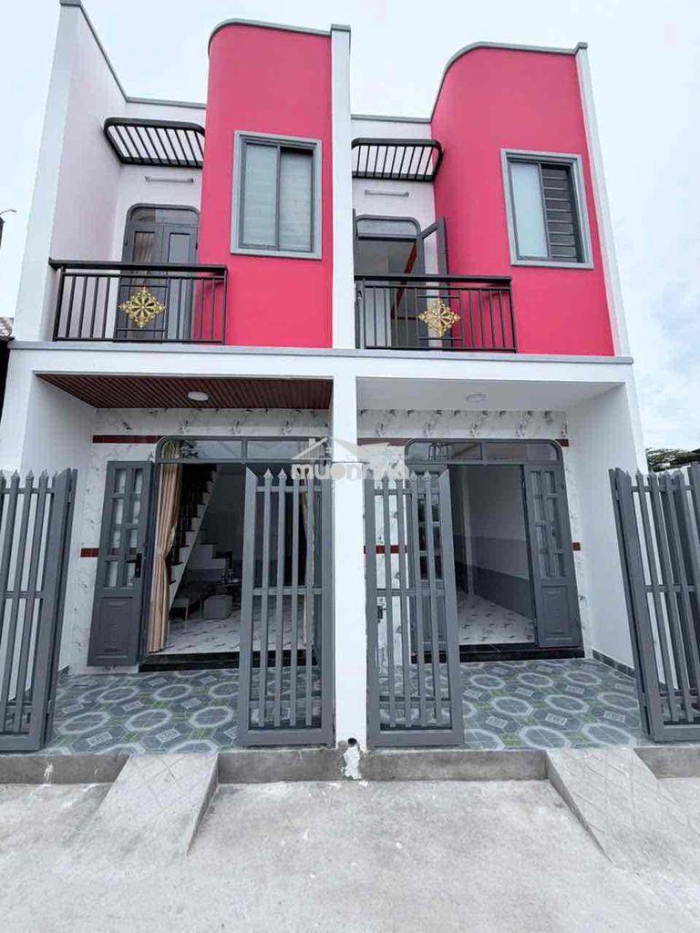 Nhà shr hóc ngay chợ