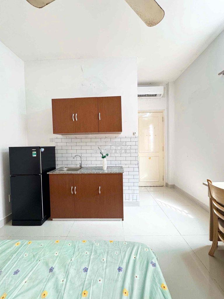 Phòng cửa sổ trời thoáng đẹp ngay cầu kiệu quận 1 - 2