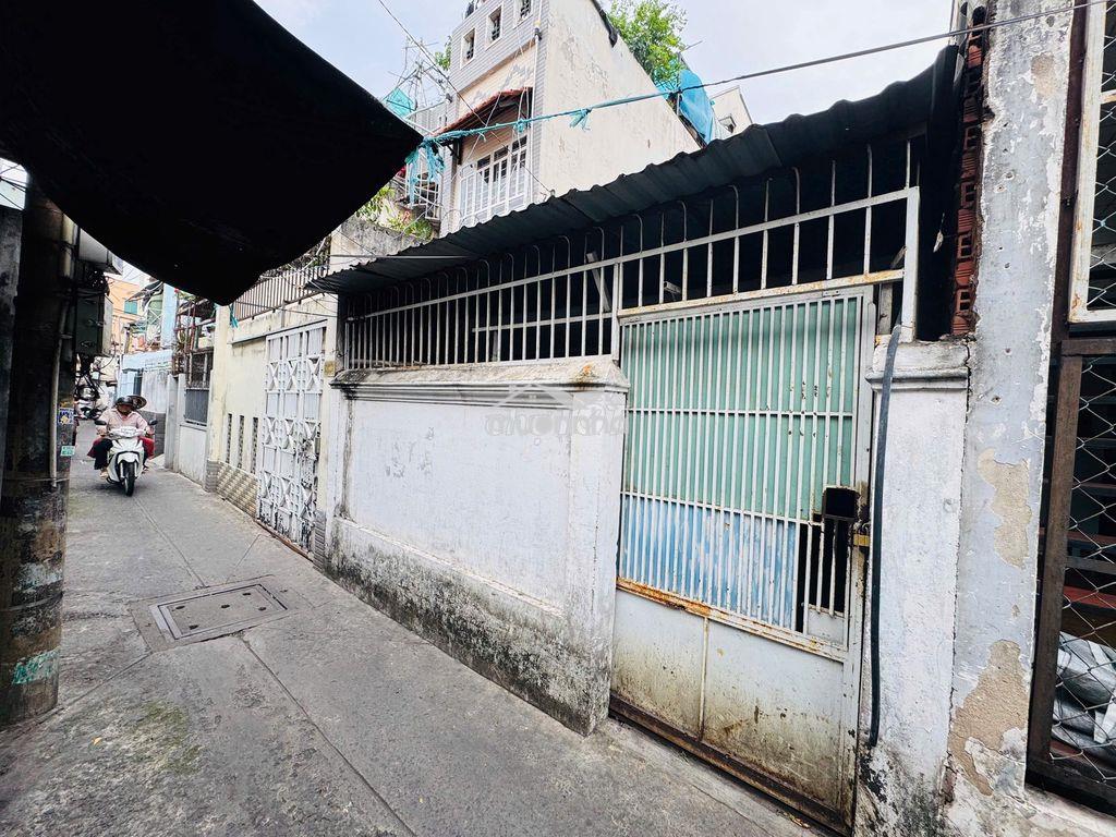 Bán nhà rẽ như cho. sát mt vĩnh hội, đi quận 1 , cách cây cầu.  - 3