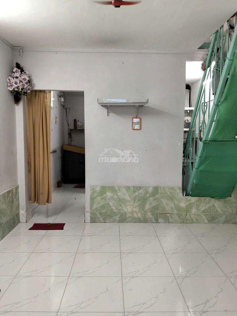 Nhà nguyên căn 1 triệt, 1 lầu, 2pn, 1wc, máy giặt, tủ lạnh, htp. q7