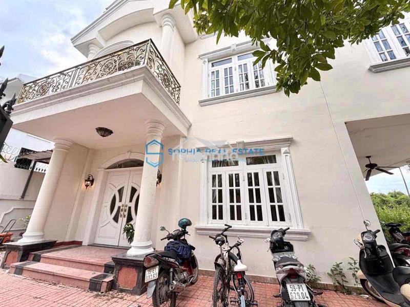 🔥Biệt thự xuân thuỷ 600m2, 7pn | 7wc , hồ bơi , kinh doanh tự do 5500$