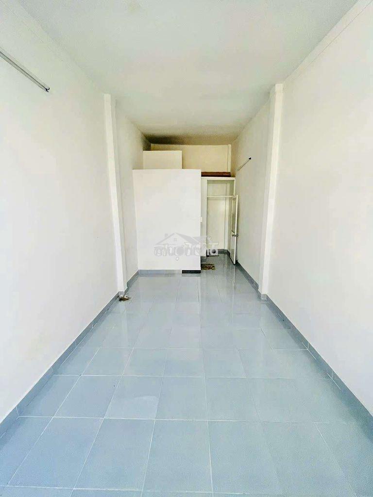 Cho thuê nhà2 lầu hẻm xe hơi đường nguyễn văn công_nhà sạch, gần chợ - 2