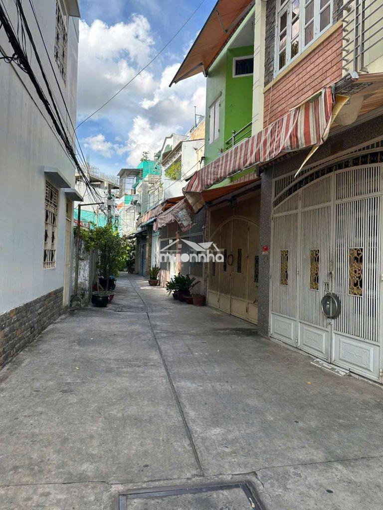 Nhà hẻm xe hơi đường tám danh f4q8