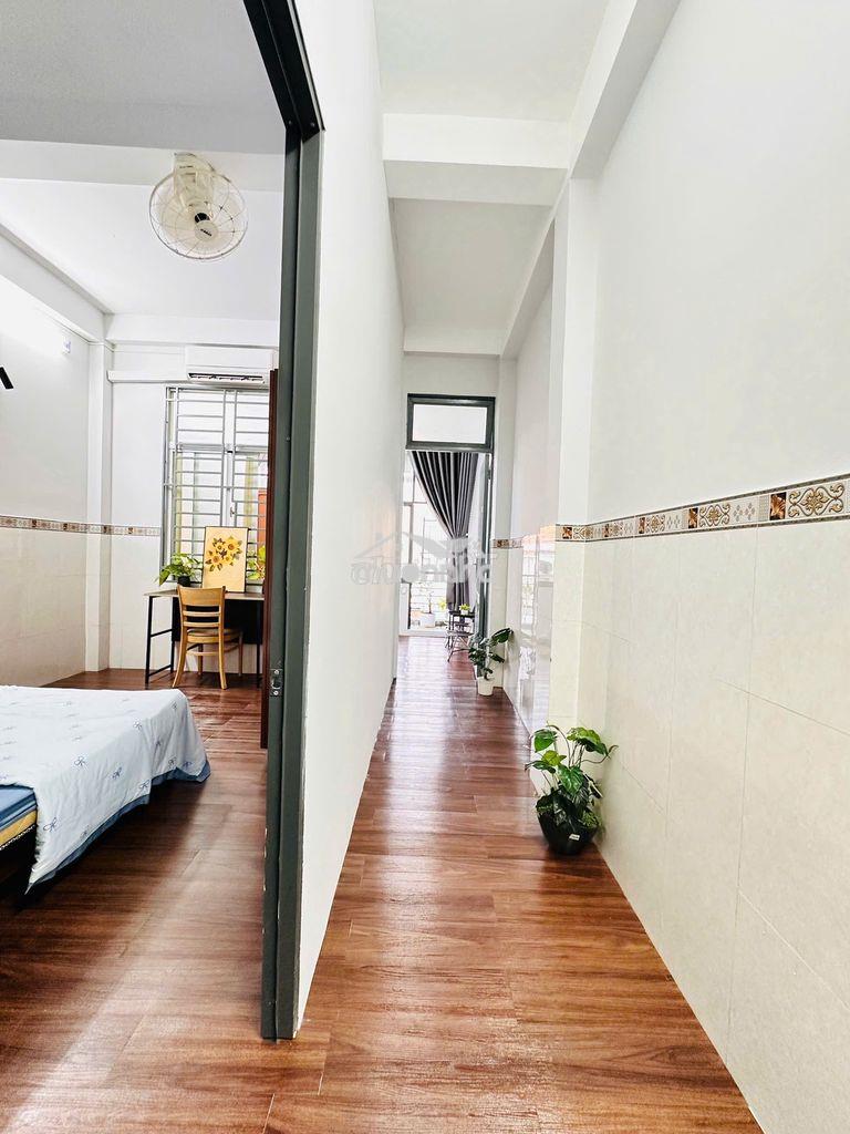 Cho thuê chdv, 2pn, tách bếp, full nội thất, ban công, thang máy, 45m2 - 4