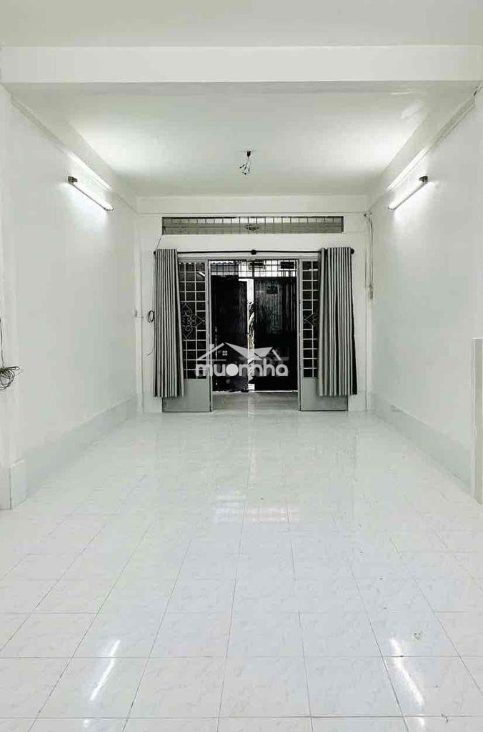 Nhà rộng thoáng, 58m2, 1 trệt 1 lửng, sân để xe thoải mái ở và lv ok