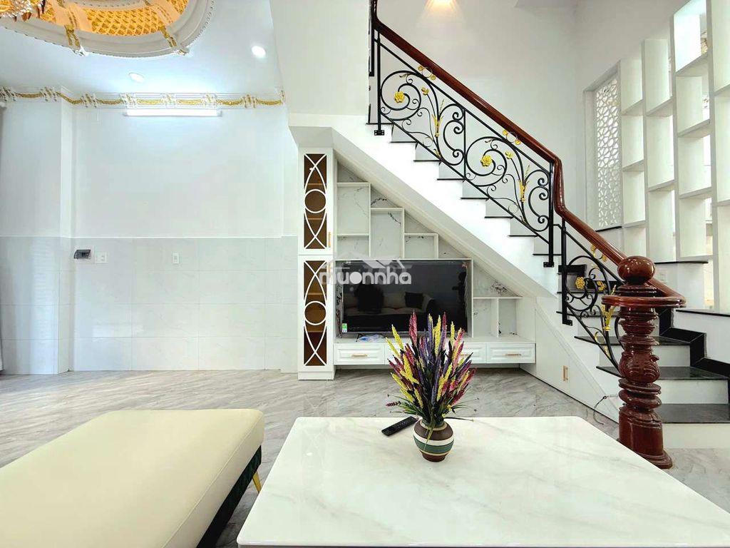 Nhà 4,2x19m 4 tầng xe hơi kế phú mỹ hưng quận 7 giá 5.9 tỷ - 4