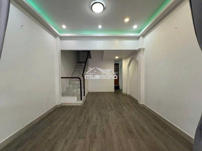 Hơn 250m2 sử dụng - 3 tầng - 7 phòng - số 702 sư vạn hạnh, quận 10 - 2