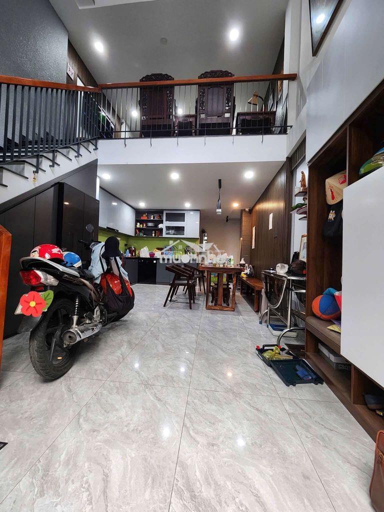 Ngay ngã tư lữ gia và nhà thi đấu phú thọ - xe hơi tới nhà