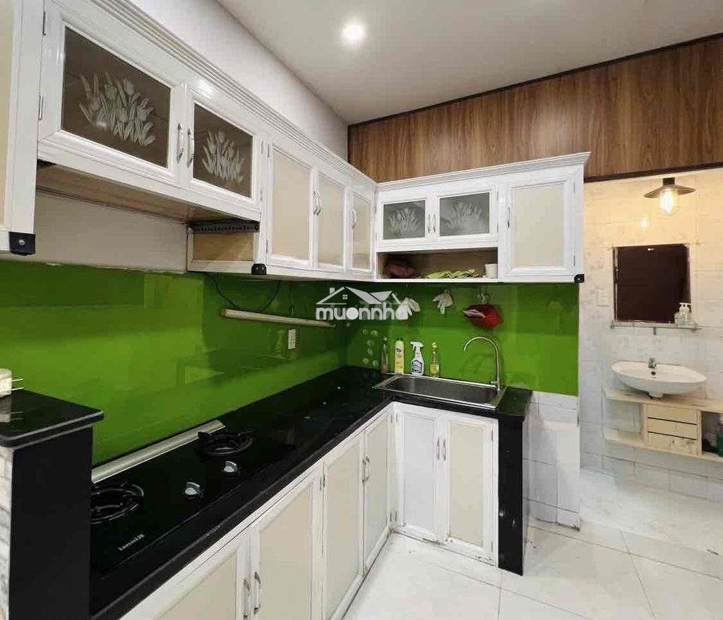 Nhàmới xinh, 1 trệt, 1lầu + 1lửng, sân phơi rộng,2p. ngủ 2m. lạnh - 3