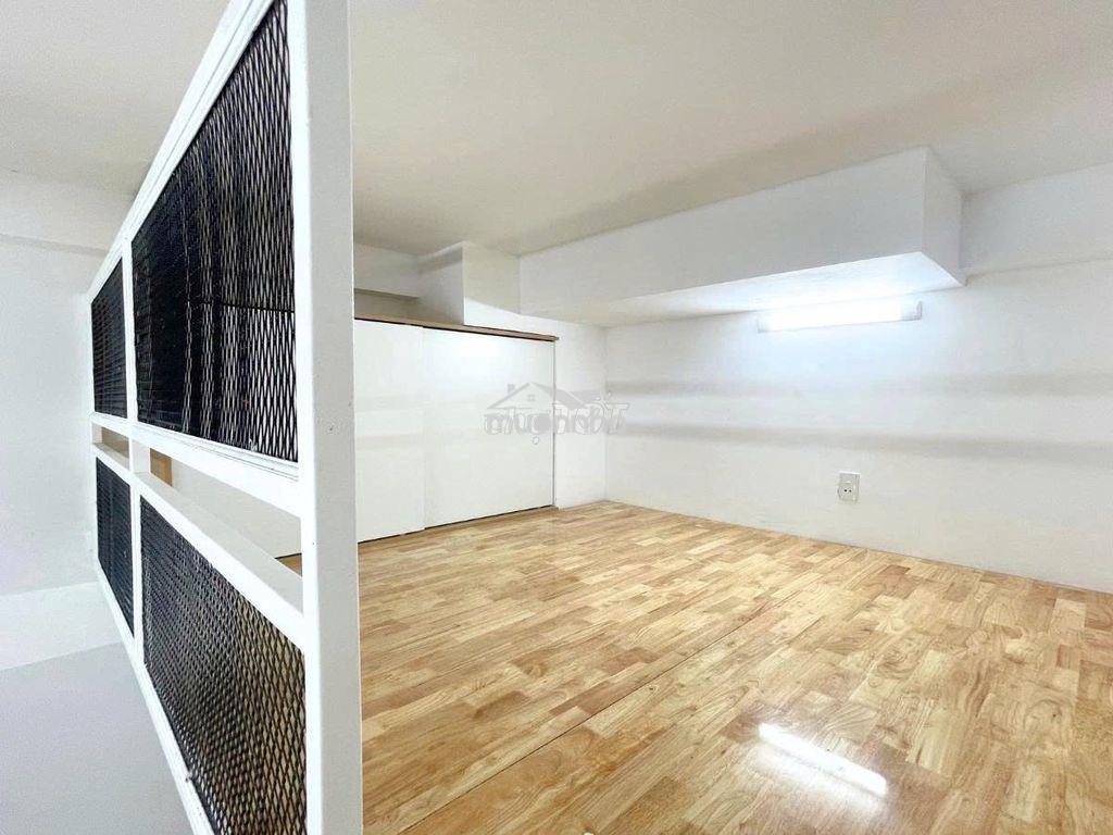 Phòng gác cao cuối lý thánh tông gần vhu, huflit, đầm sen. giá 3x - 3