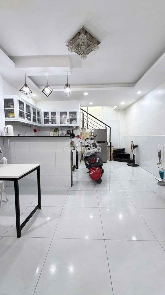 Hẻm huỳnh văn bánh, q.phú nhuận, 5x5, 1t 1l, 2pn 2wc, sẵn nội thất 
