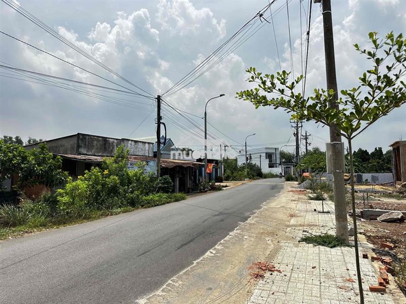 Đất thổ cư - mặt tiền chính - sát chợ bàu hàm