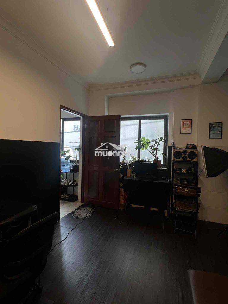 Mình cho thuê studio ở tầng 1 ( 25m2) để kinh doanh giá cả là 9tr/thán - 3