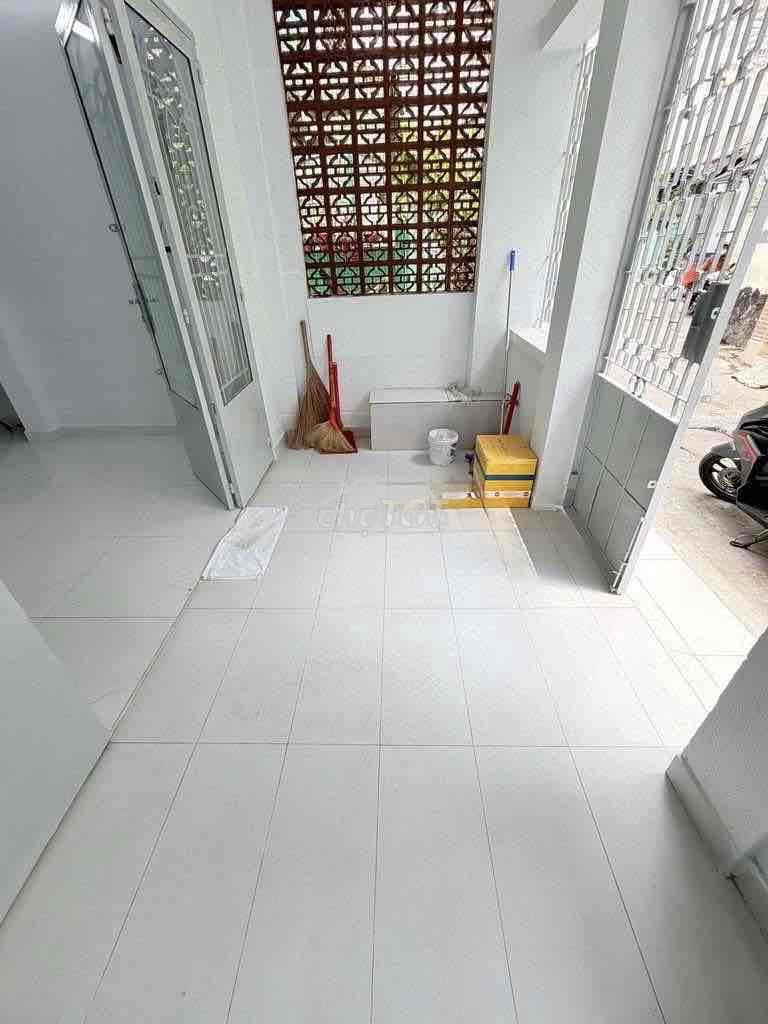➢Hẻm 4m 181/ đường 3/2  quận 10 ➢ dt: 4,3mx18m trệt 2 lầu st - 2