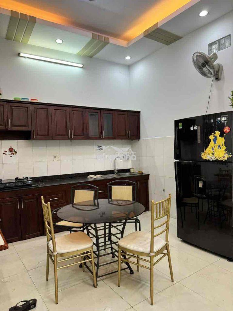 Cho thuê nhà đẹp hẻm song hành. 4,5m x 17m. 2 lầu. 4pn. 3wc. giá 10 tr - 2