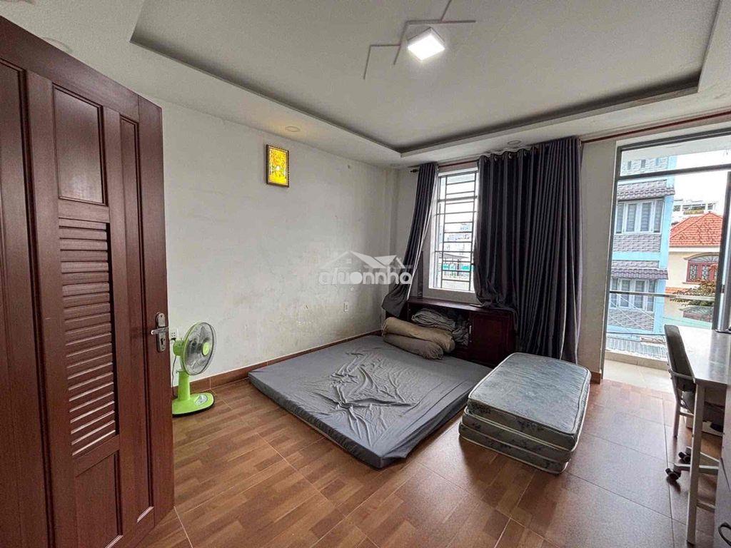 Xe hơi thông - 4 tầng - gần chợ phạm văn bạch - 4.95 tỷ - 3