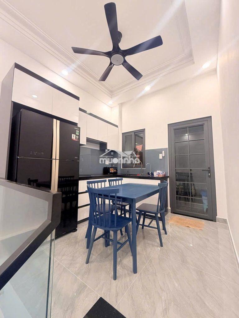 Cần cho thuê nhà hẻm 456 cao thắng. dt: 4,5m x 18m, 3 lầu . hẻm 7m - 4
