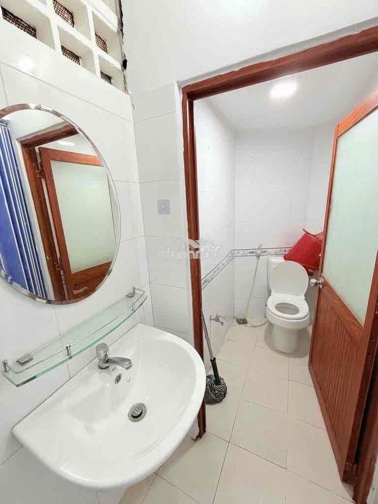 ➢Hẻm 4m 181/ đường 3/2  quận 10 ➢ dt: 4,3mx18m trệt 2 lầu st - 4