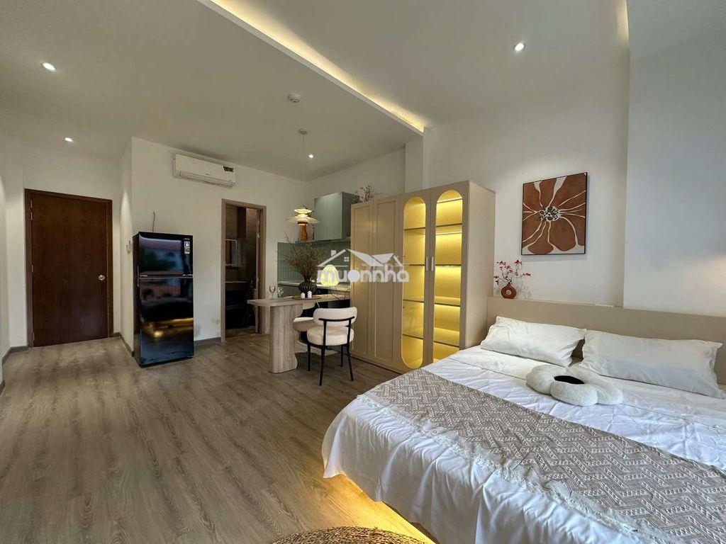 Chính chủ cho thuê phòng ban công, full nội thất ngay cv làng hoa - 3