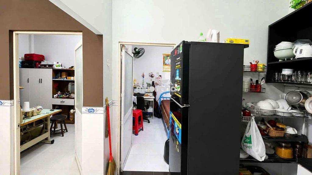 Nhà ngã tư ga 55 m2 chỉ 2,x tỷ - 4