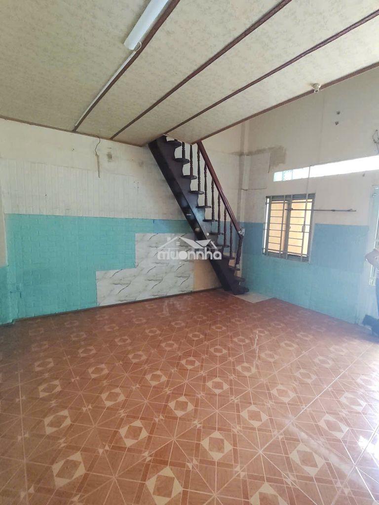 Nhà ngộp  cấp 4 liền kề - giá chào 5ty8 ( còn thương lượng )