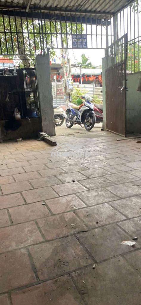 Nhà cấp 4 mặt tiền đường sân xe hơi giá 5 triệu  - 2