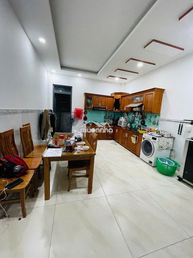 Bán nhà  3 tầng sát mặt tiền đường số 8 linh đông, đường 5m - 2