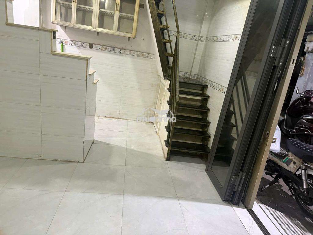 Cho thuê nhà lạc long quân quận 11- giá 6tr - 3