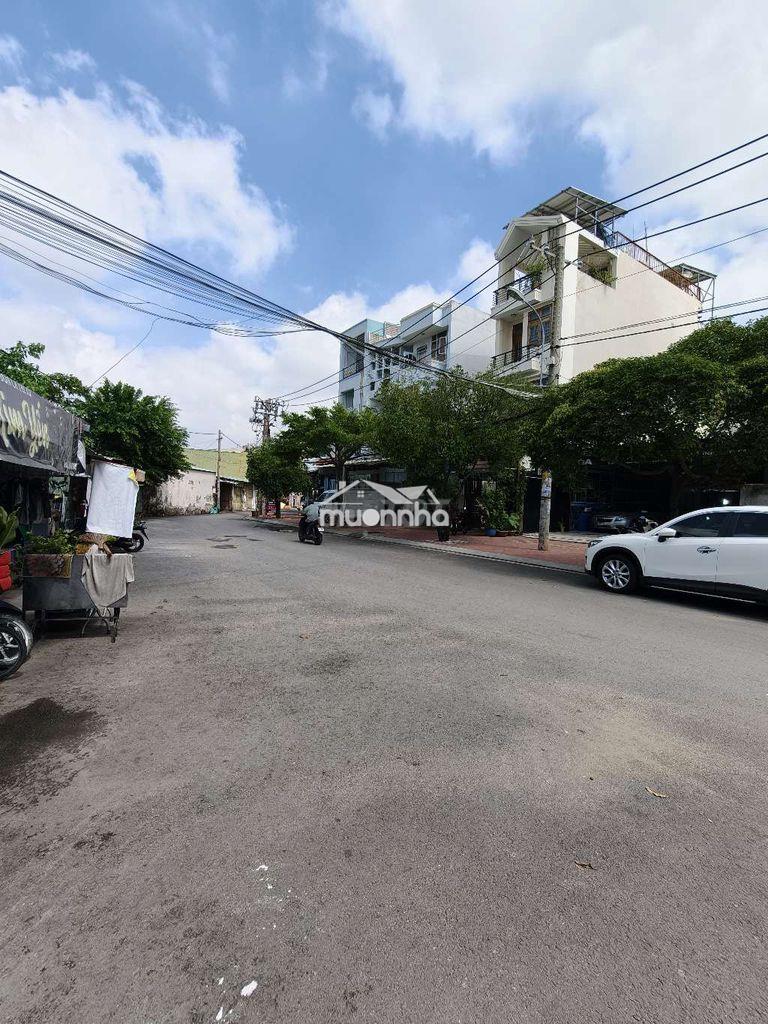 1 tỷ 750 nhà mt trần thị ngôi p4q8 . 2% phí hh ace nhận đủ