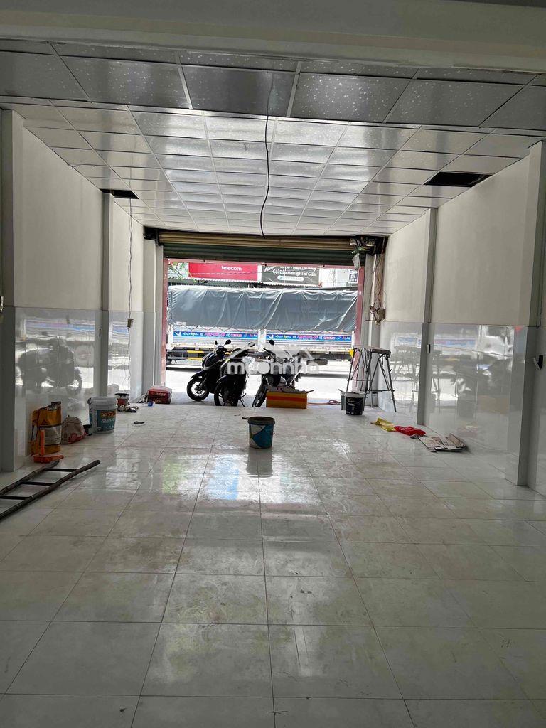Cho thuê nhà mt nvq. 5m x 30m. 1 lầu. 3pn. giá 25 triệu