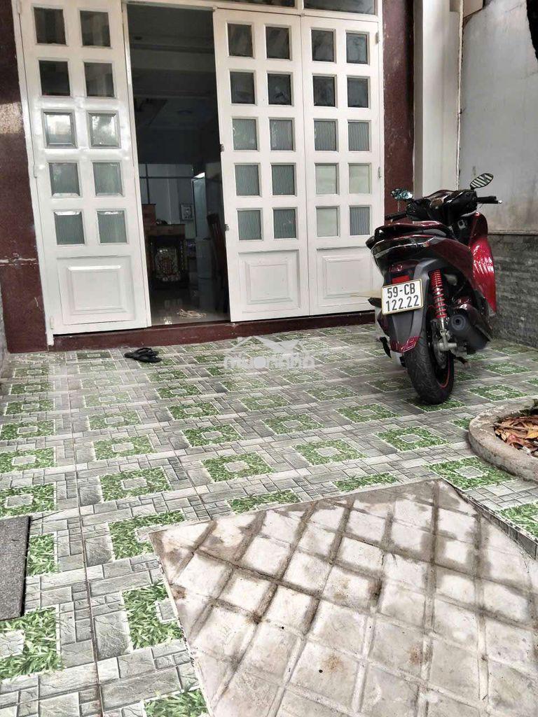 Phòng  trống 30m2 có ban công, cửa sổ ngập tràn ánh nắng, ngay ttq4 - 4