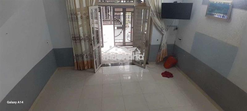 Nhà lầu gần chợ dĩ an 1 đường xe hơi giá 6 triệu 