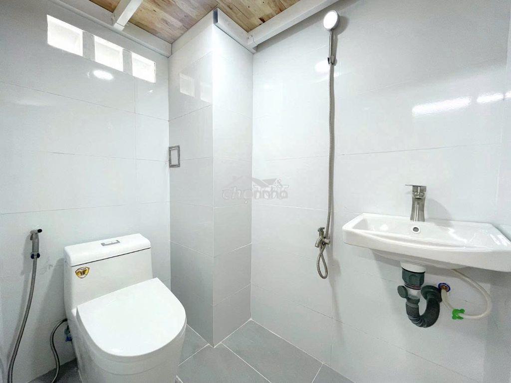 Phòng gác cao cuối lý thánh tông gần vhu, huflit, đầm sen. giá 3x - 4