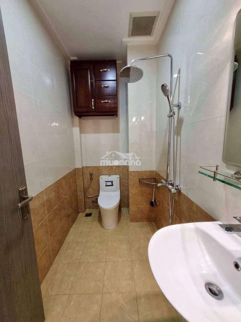Phòng máy lạnh, thang máy, nội thất cao cấp - 4