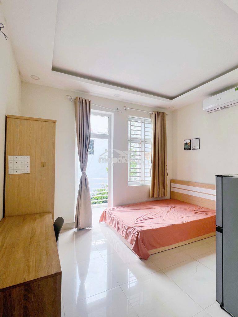Phòng chdv - sân bay tsn - cửa sổ lớn - ban công riêng - 2