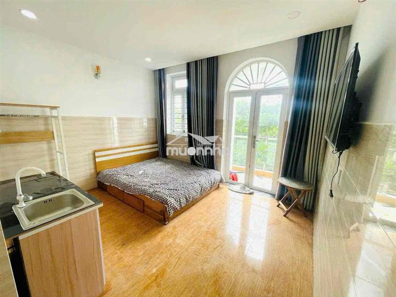Phòng ban công gần ngã tư tô ký - nguyễn ảnh thủ