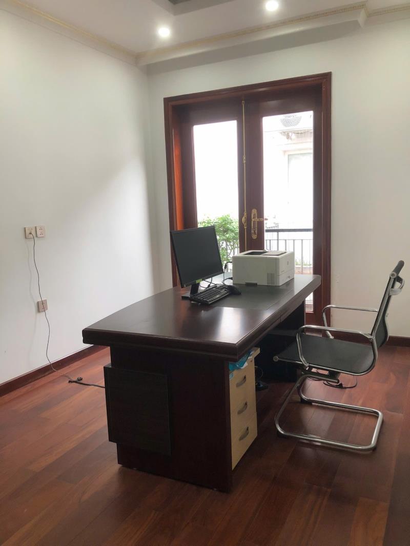 Cho thuê căn biệt thự 4 tầng thang máy ewro windown đông trù ! - 3