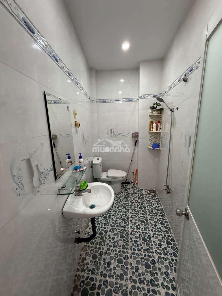 Nhà hẻm xe hơi khu lũy bán bích. dt đất 64m2 - 4