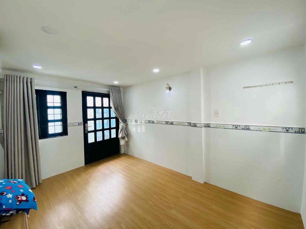 Nhà đẹp nhỏ gọn ở ngay- ra sân bay 5 phút. về bình thạnh 7p - 2